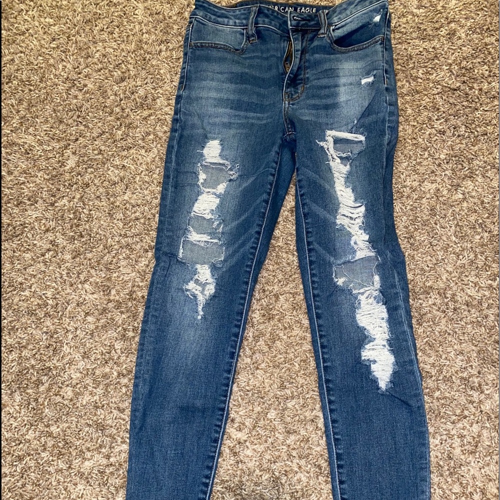 Light wash ripped AE jeans